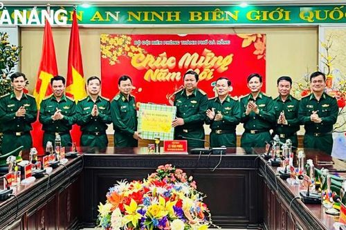 Thiếu tướng Lê Văn Phúc thăm, chúc Tết và kiểm tra công tác sẵn sàng chiến đấu tại Bộ đội Biên phòng thành phố