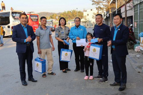 Hỗ trợ 100 vé xe cho đoàn viên, người lao động xa nhà về quê đón tết