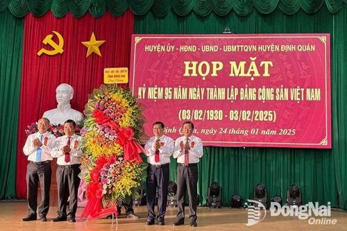 Huyện Định Quán họp mặt kỷ niệm 95 năm Ngày thành lập Đảng Cộng sản Việt Nam