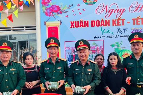 Ngày hội Xuân đoàn kết-Tết sum vầy ở làng Tung Breng