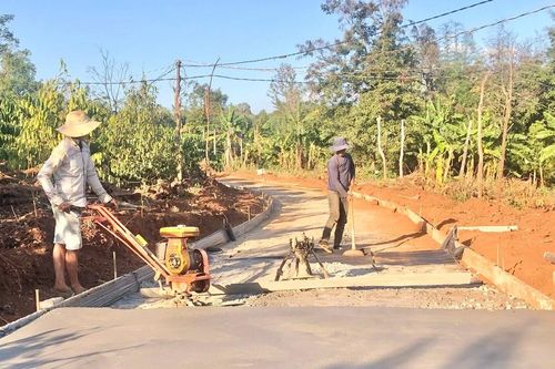 Kon Thụp ưu tiên đầu tư đường giao thông nông thôn