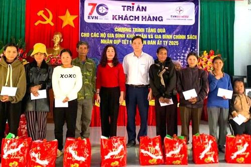 Công ty Thủy điện An Khê-Ka Nak tặng quà hộ nghèo, người có hoàn cảnh khó khăn ở Kbang