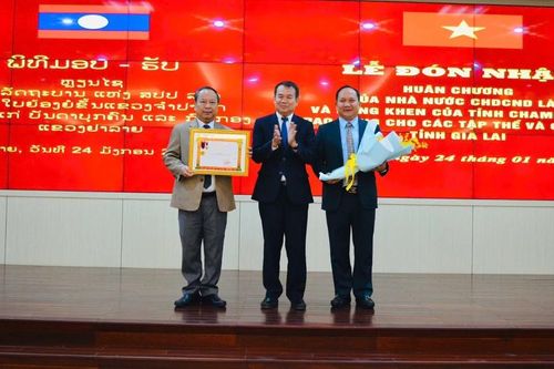 Tỉnh Gia Lai đón nhận Huân chương của Nhà nước Cộng hòa Dân chủ Nhân dân Lào