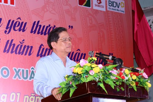 Chương trình 'Cặp bánh sẻ chia - Gói trọn yêu thương', Ngày hội 'Xuân khu 5 đoàn kết, Tết thắm tình quân dân' tại huyện Khánh Vĩnh
