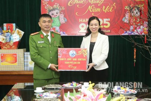 Lãnh đạo thành phố thăm, chúc tết các cơ quan, đơn vị nhân dịp tết Nguyên đán Ất Tỵ 2025