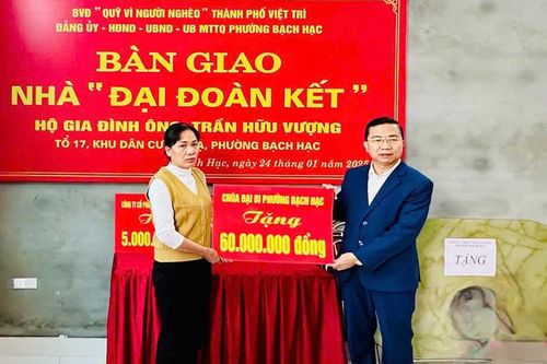 Bàn giao nhà đại đoàn kết
