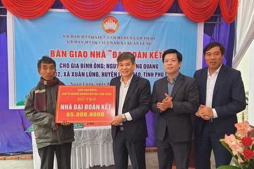 Nhà 'Đại đoàn kết' giúp hộ nghèo xã Xuân Lũng đón Tết ấm áp