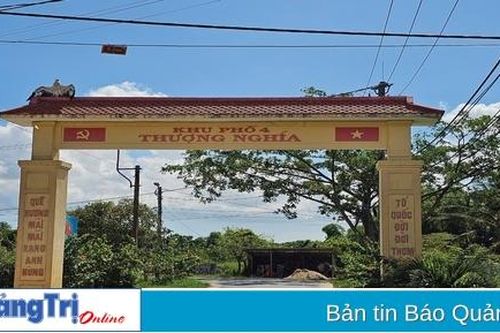 Làng lúa bên cạnh làng hoa