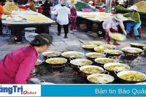 Rộn ràng làm mứt, bánh đón Tết