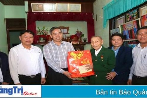 Phó Bí thư Thường trực Tỉnh ủy, Chủ tịch HĐND tỉnh Nguyễn Đăng Quang thăm, chúc Tết các gia đình chính sách