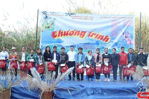 Tết ấm về bản