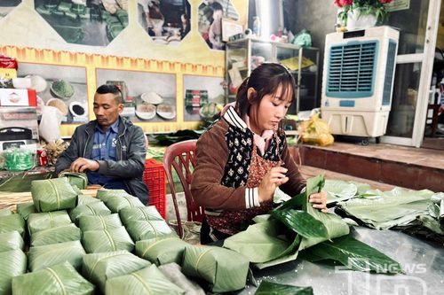 Làng nghề bánh chưng Bờ Đậu: Hối hả ngày áp Tết