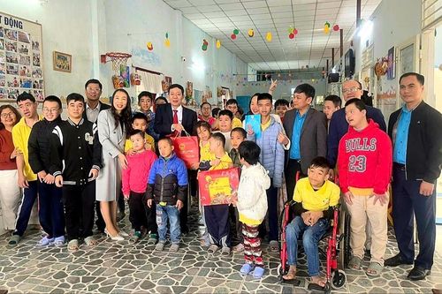 Hơn 100 nghìn suất quà Tết tặng người có công và đối tượng bảo trợ xã hội