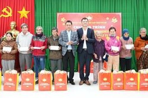Cùng người nghèo đón Tết an vui