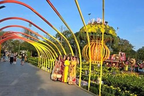 Điểm nhấn bên dòng Hương