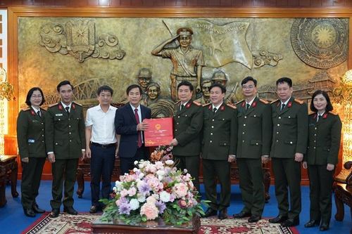 Chủ tịch UBND thành phố Nguyễn Văn Phương thăm, chúc Tết các đơn vị thuộc lực lượng vũ trang
