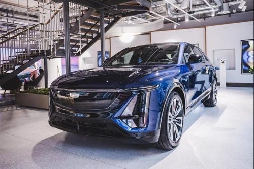 Chủ xe Cadillac Lyriq 'khóc ròng' 9 tháng chờ phụ tùng: 86.000 USD cho một đống sắt bất động