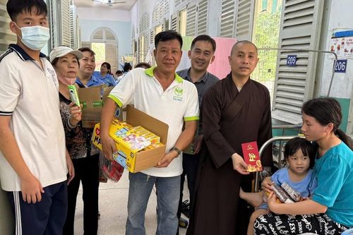Quỹ Thọ Giác trao hơn 200 phần quà cho bệnh nhi tại Bệnh viện Nhi Đồng 2 (TP.HCM)