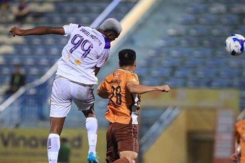 Chơi thiếu người, Hà Nội FC thua tối thiểu trên sân nhà