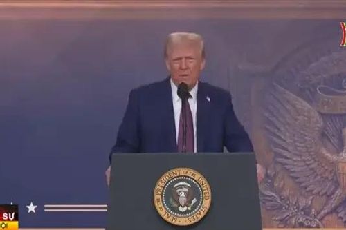 Davos 2025: Ông Trump hứa đảo ngược chính sách của ông Biden