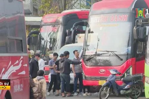 Hối hả bến xe chiều cuối năm