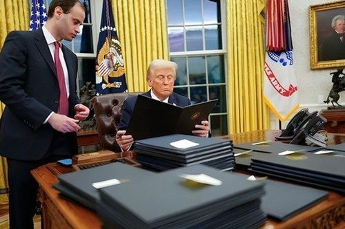 Vì sao sắc lệnh của Tổng thống Donald Trump bị Tòa án liên bang Mỹ ngăn chặn?