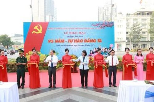 TPHCM: Khai mạc triển lãm ảnh '95 năm - Tự hào Đảng ta'