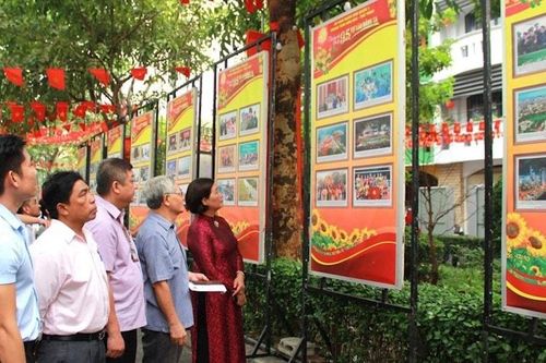 TP Hồ Chí Minh khai mạc triển lãm ảnh '95 năm - Tự hào Đảng ta'