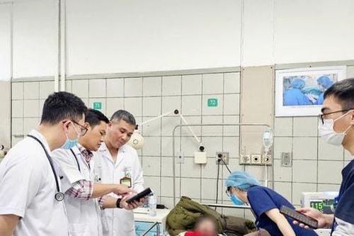 Đã có 37 trẻ nghi ngộ độc thuốc diệt chuột nhặt ở quanh trường