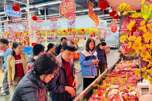 Sôi động thị trường hàng hóa phục vụ Tết Nguyên đán, đa dạng hàng Việt chiếm lĩnh thị trường