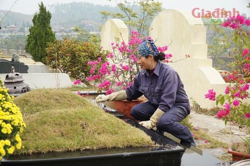 Chuyện những người phụ nữ xuyên Tết chăm 'giấc ngủ' cho 'người âm'