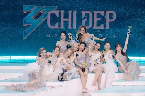 Gala trao giải Đạp Gió 2024: Lộ diện 10 Chị Đẹp thành đoàn, Tóc Tiên lập cú đúp