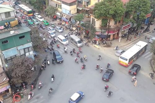Hà Nội cho phép phương tiện 'đèn đỏ được rẽ phải' tại hàng 80 nút giao