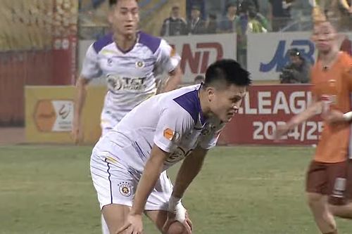 Tuấn Hải đá hỏng penalty khiến Hà Nội thua HAGL