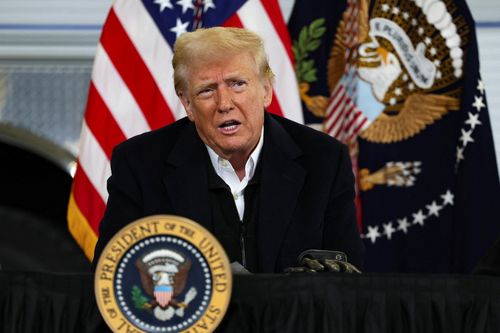 Ông Trump đòi giải tán FEMA