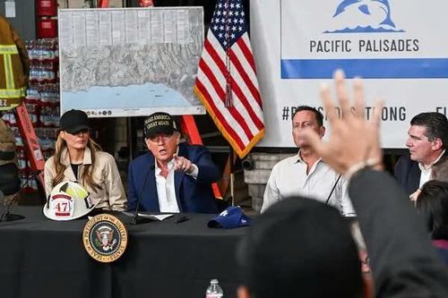Ông Trump tới Los Angeles