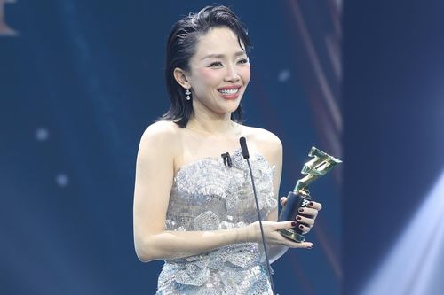 Tóc Tiên là quán quân Chị đẹp đạp gió