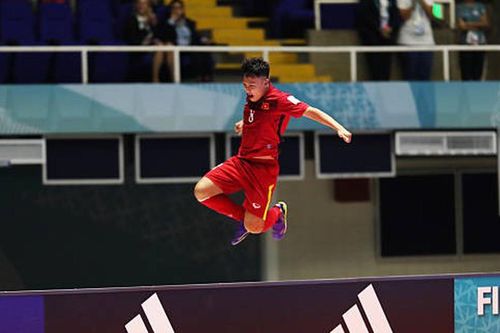 ĐT Việt Nam giành chiến thắng lịch sử ở World Cup nhờ hat-trick của cầu thủ trẻ nhất đội