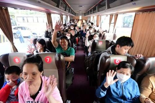 Saigon Co.op khởi hành chuyến xe hạnh phúc đưa 900 người dân về quê đón Tết