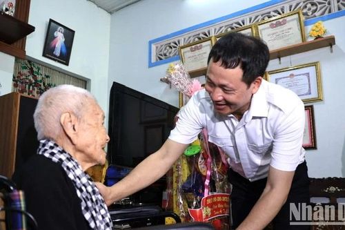 Lãnh đạo tỉnh Đồng Nai thăm, tặng quà Tết gia đình chính sách