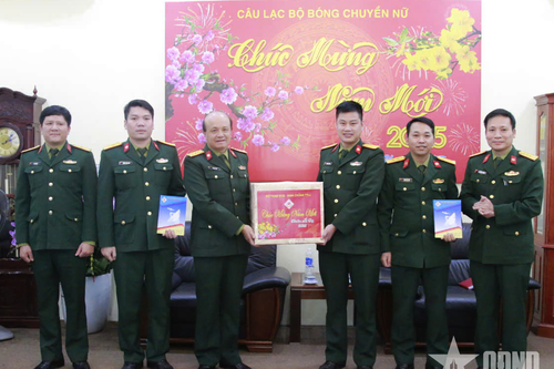 CLB bóng chuyền nữ Thông tin: Vui Tết không quên nhiệm vụ