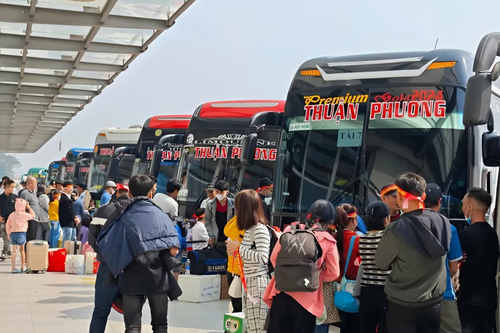 'Cuộc đua' về quê đón Tết Nguyên đán