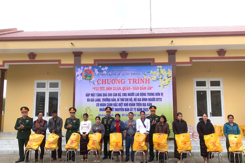 Đoàn Kinh tế - Quốc phòng 79 'vui Tết đón xuân, quân dân đầm ấm'