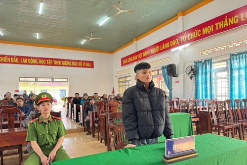 Phạt tù đối tượng tàng trữ hàng cấm