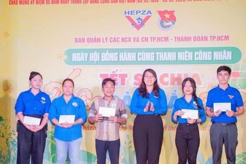 Thành Đoàn TP. HCM tổ chức nhiều hoạt động chăm lo Tết cho thanh niên, công nhân có hoàn cảnh khó khăn