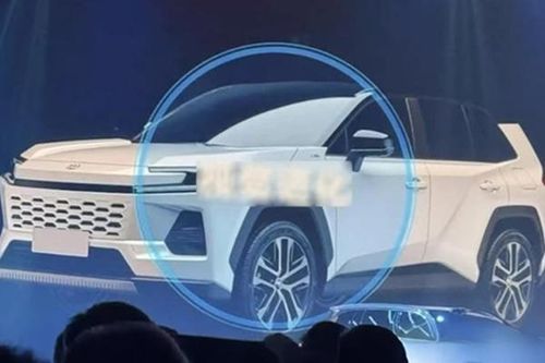 Toyota RAV4 2025 'lộ hàng' đầu xe giống xe sang Lexus RX