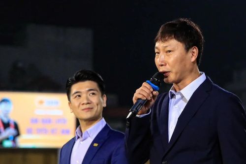 Bầu Hiển thưởng lớn cho HLV Kim Sang-sik
