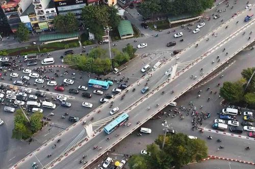 Hà Nội cho phép một số phương tiện được rẽ phải tại nhiều nút giao thông
