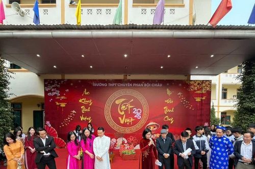Trao truyền giá trị văn hóa cho học sinh