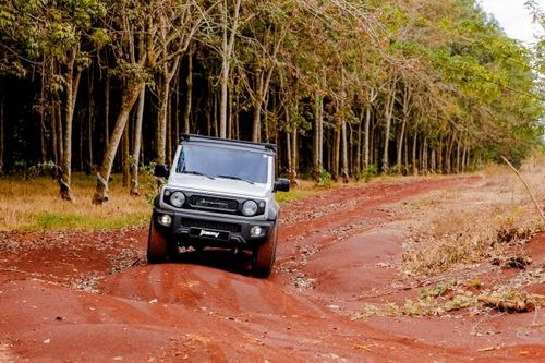 Suzuki Jimny – Xe nhỏ cá tính cho người thích phiêu lưu
